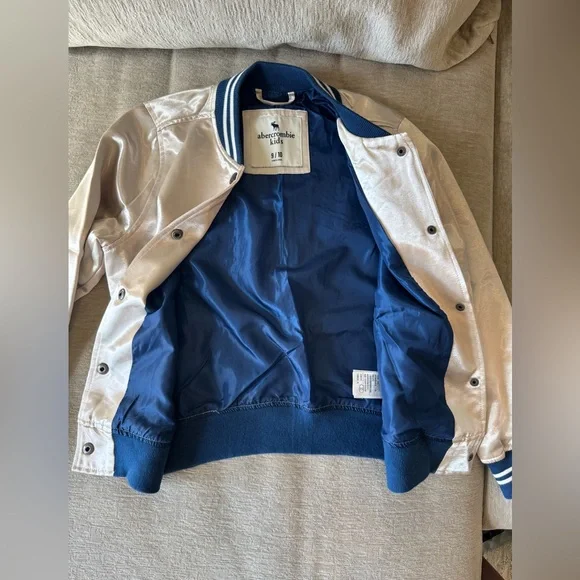 Abercrombie Kids Satin Bomber Jacket Boys 9/10 Cream Navy Varsity Moose Logo - Picture 4 of 9